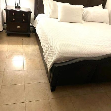 Large 3-Bedrooms/2-Bath Apt, One Block To Train Ню Йорк Екстериор снимка
