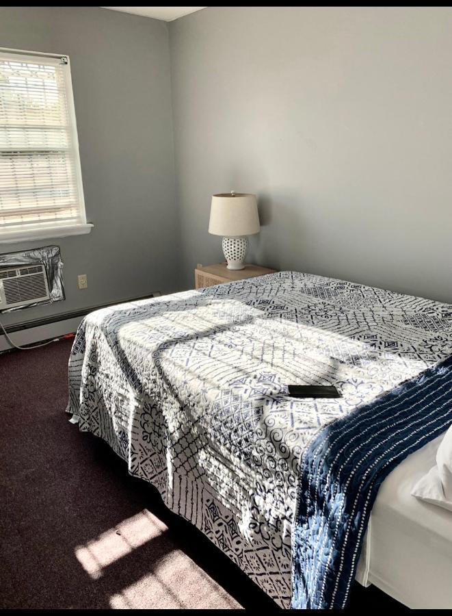 Large 3-Bedrooms/2-Bath Apt, One Block To Train Ню Йорк Екстериор снимка