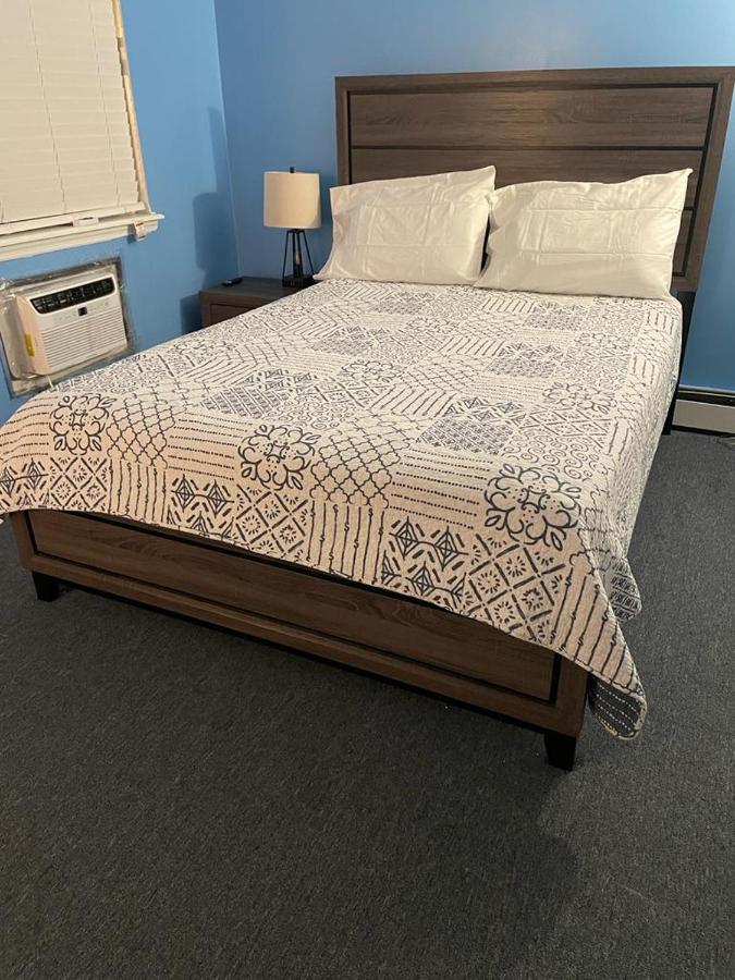 Large 3-Bedrooms/2-Bath Apt, One Block To Train Ню Йорк Екстериор снимка