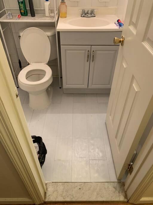 Large 3-Bedrooms/2-Bath Apt, One Block To Train Ню Йорк Екстериор снимка