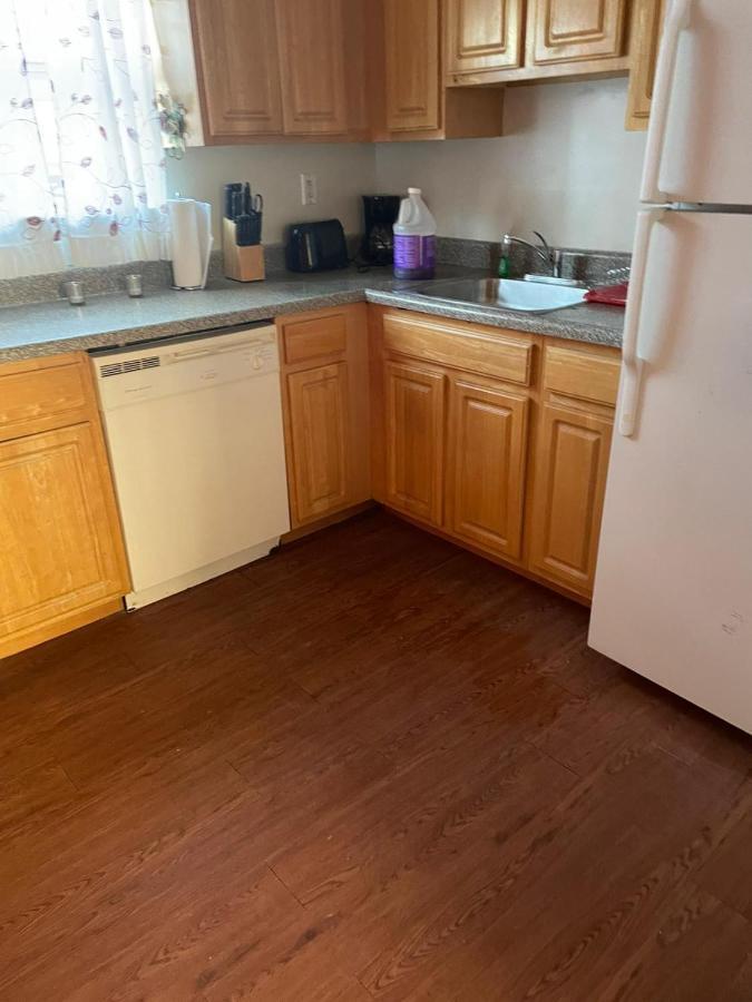 Large 3-Bedrooms/2-Bath Apt, One Block To Train Ню Йорк Екстериор снимка