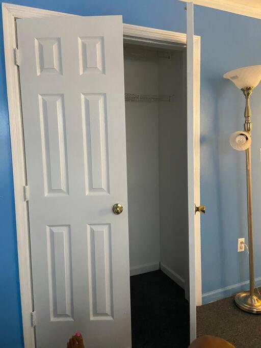 Large 3-Bedrooms/2-Bath Apt, One Block To Train Ню Йорк Екстериор снимка