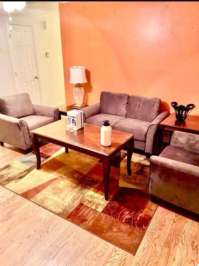 Large 3-Bedrooms/2-Bath Apt, One Block To Train Ню Йорк Екстериор снимка