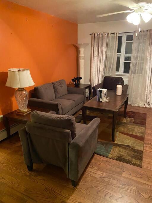 Large 3-Bedrooms/2-Bath Apt, One Block To Train Ню Йорк Екстериор снимка