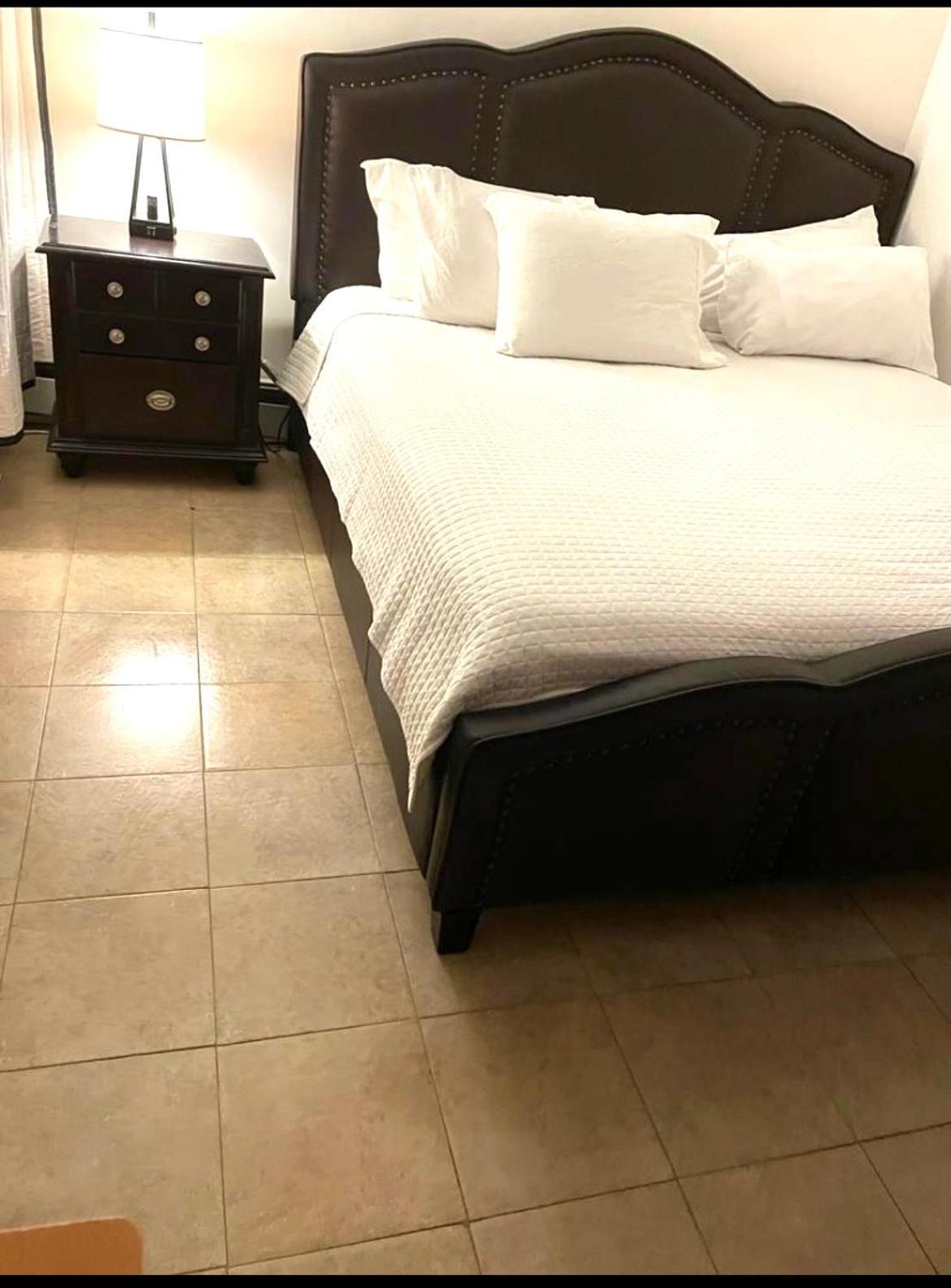 Large 3-Bedrooms/2-Bath Apt, One Block To Train Ню Йорк Екстериор снимка